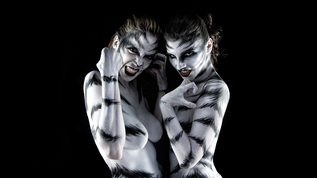 perroamarillo-bodypaint-felinas