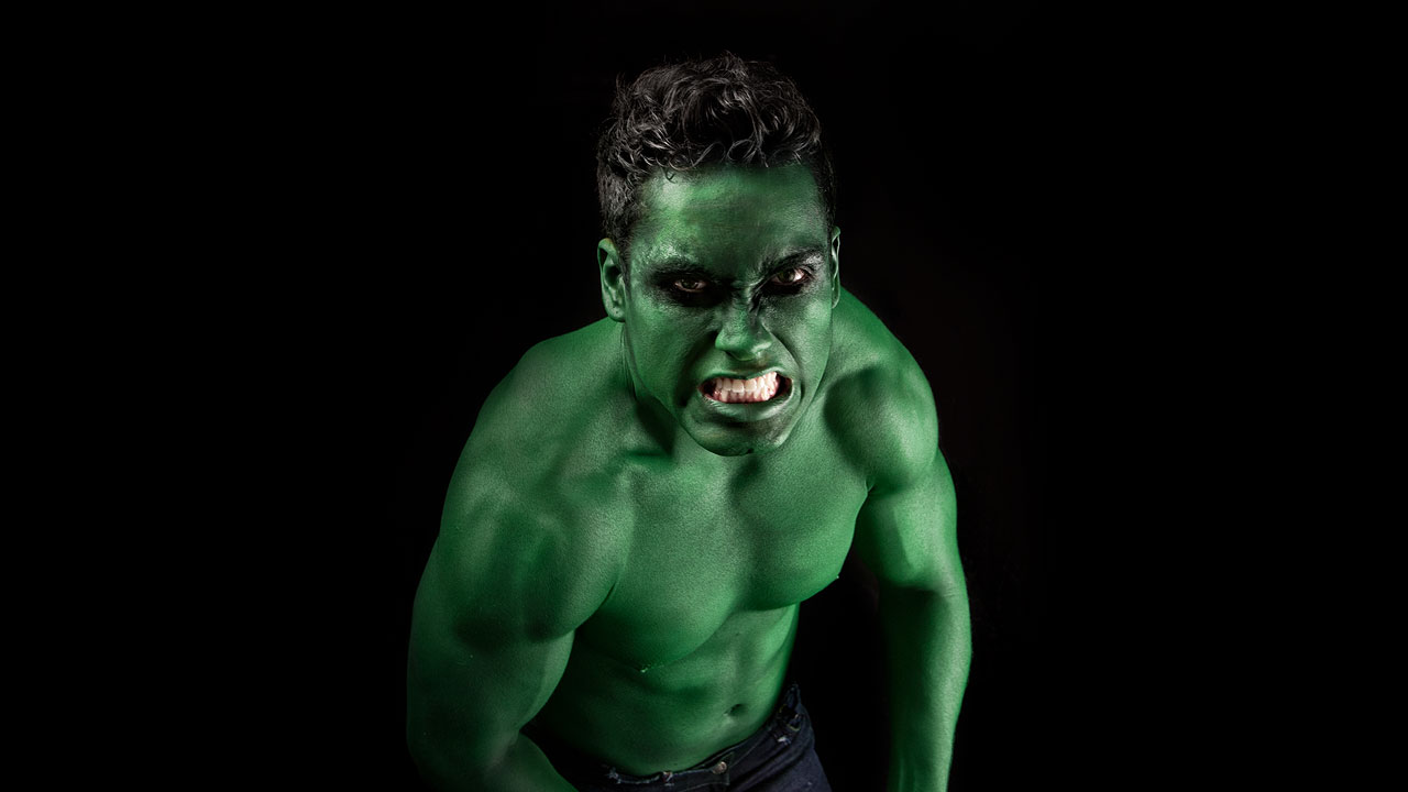 perroamarillo-bodypaint-hulk