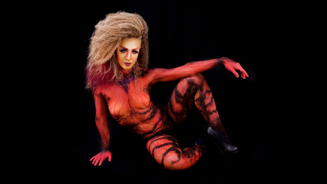 perroamarillo-bodypaint-lavagirl