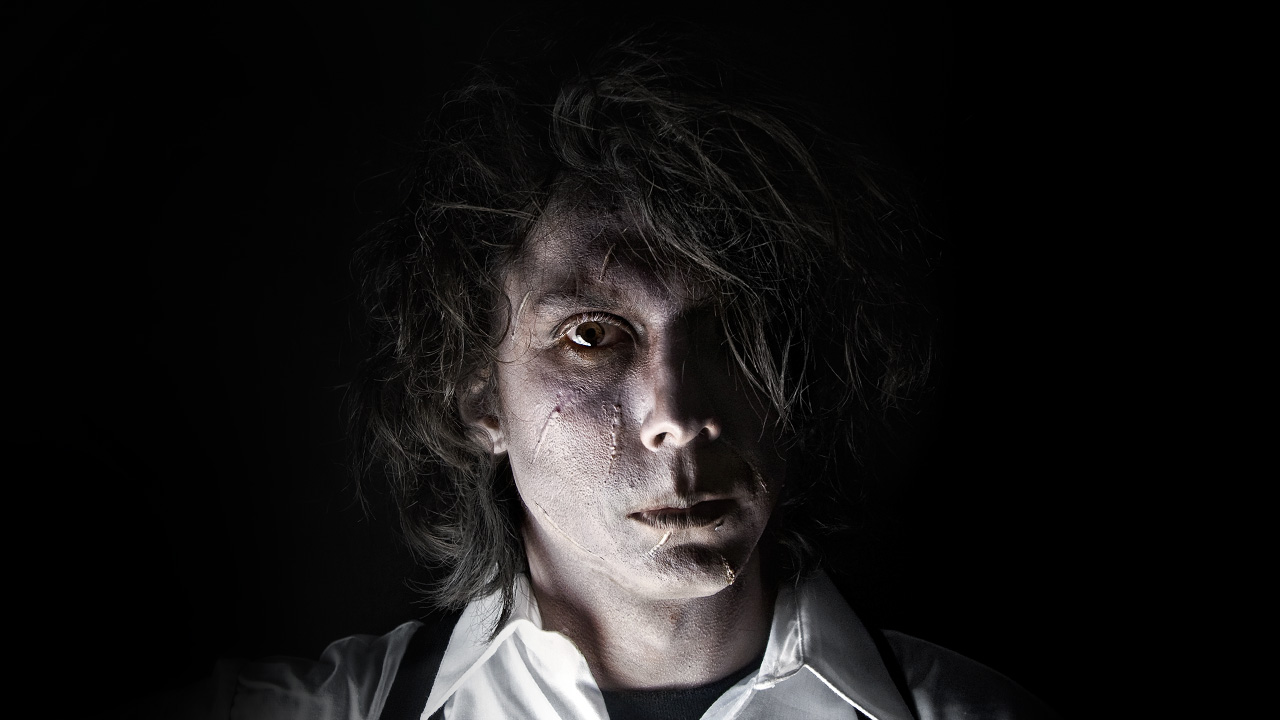 perroamarillo-bodypaint-scissorhands