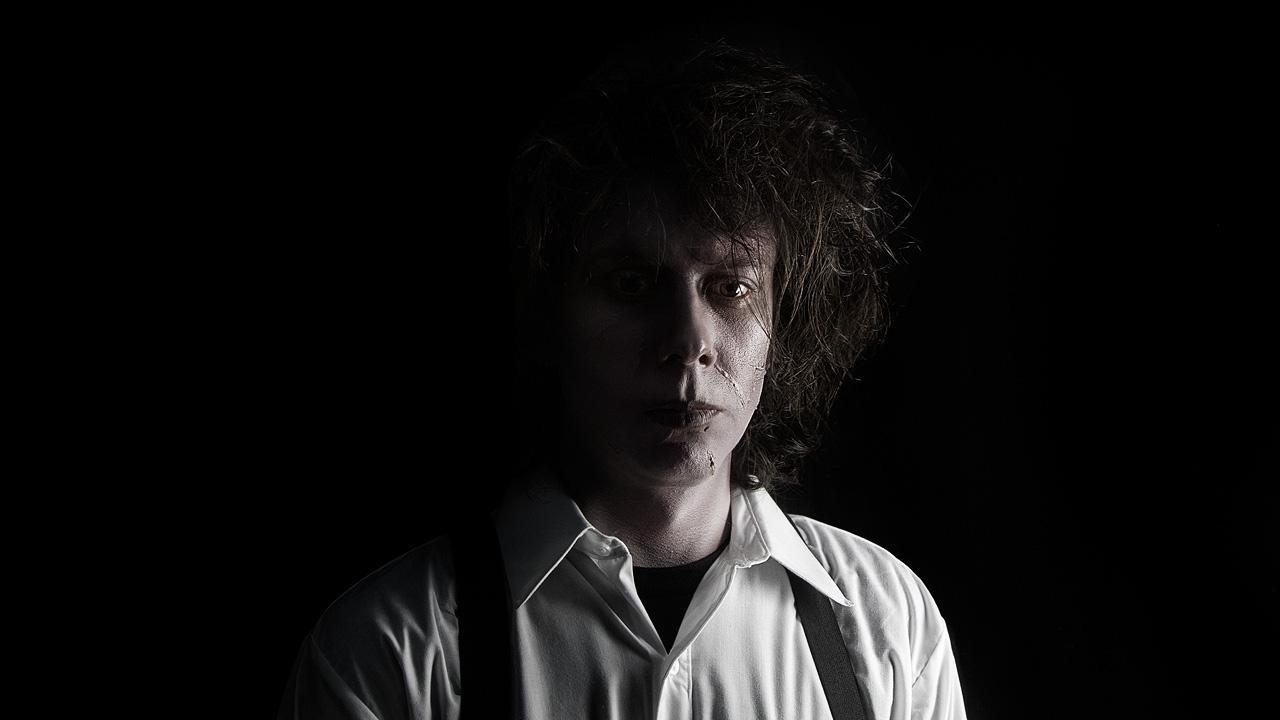 perroamarillo-bodypaint-scissorhands